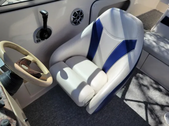 Rinker 212-CAPTIVA-BOWRIDER image