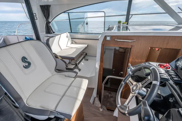Beneteau ANTARES-11-COUPE image