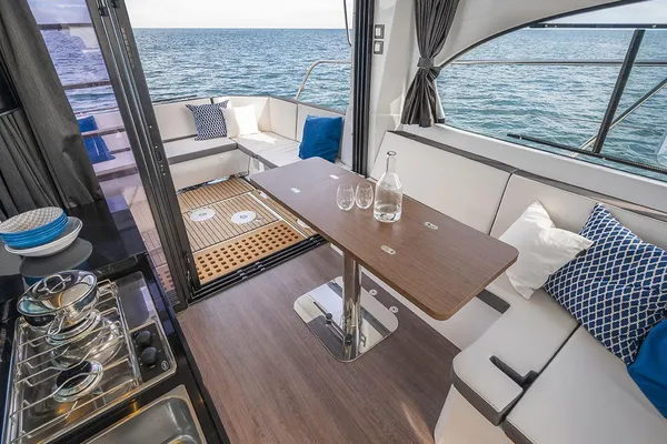 Beneteau ANTARES-11-COUPE image