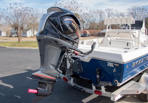 Skeeter SX230 Bay Boat Colbalt image