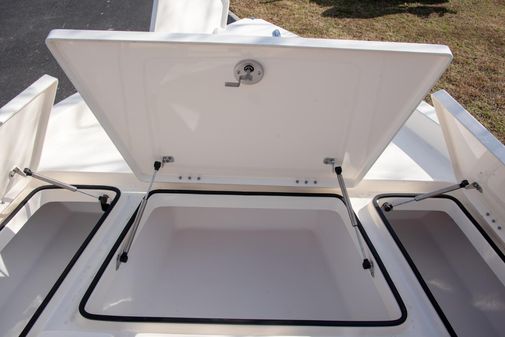 Skeeter SX230 Bay Boat Colbalt image