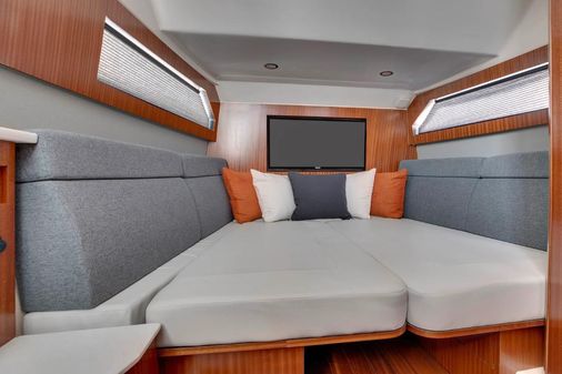 Pursuit S-428-SPORT image