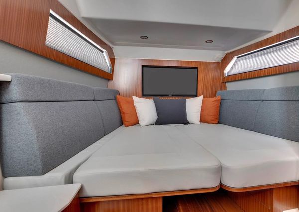 Pursuit S-428-SPORT image