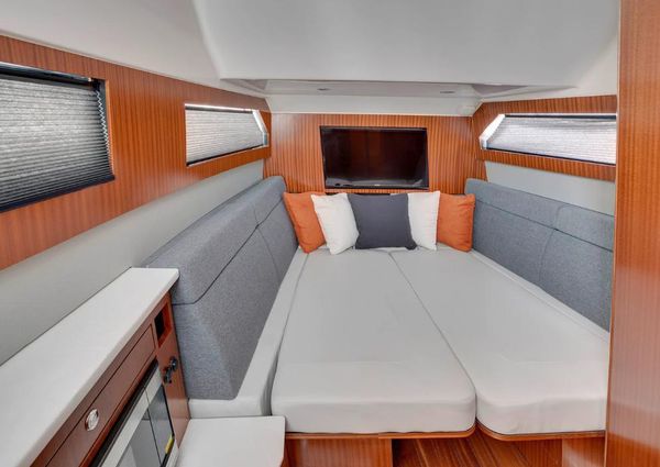 Pursuit S-428-SPORT image