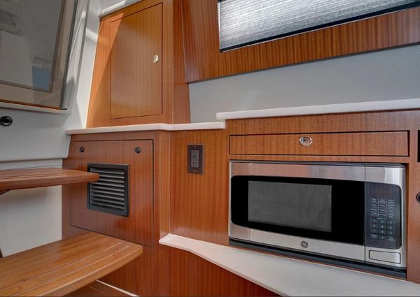 Pursuit S-428-SPORT image