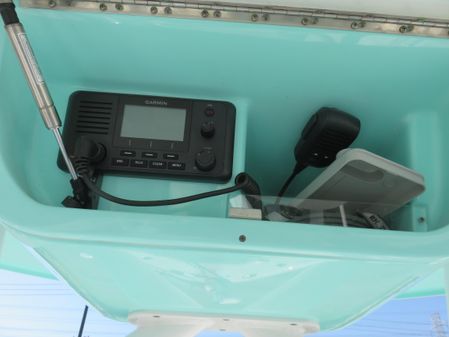 Yellowfin 26 Hybrid image