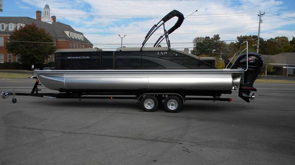 Bennington 24LXSB