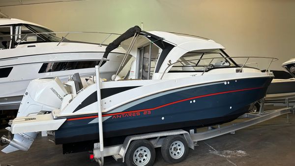 Beneteau Antares 8 