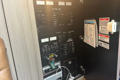 Sea Ray 360 Sundancer image