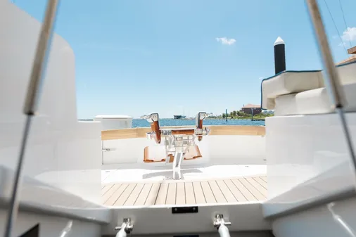 Hatteras GT45X Flybridge image