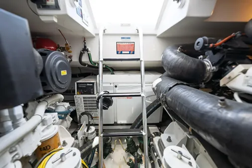 Hatteras GT45X Flybridge image