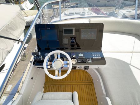 Azimut 55 image