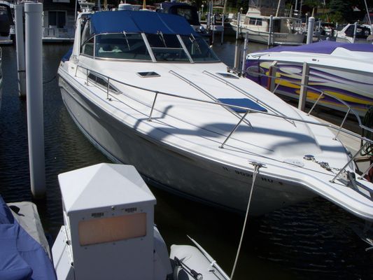 Sea Ray 330 Express Cruiser - main image