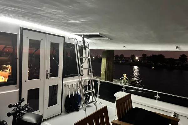 Hatteras 53 Motor Yacht Hard Top image