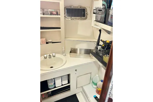 Hatteras 53 Motor Yacht Hard Top image