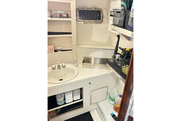 Hatteras 53 Motor Yacht Hard Top image