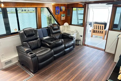 Hatteras 53 Motor Yacht Hard Top image