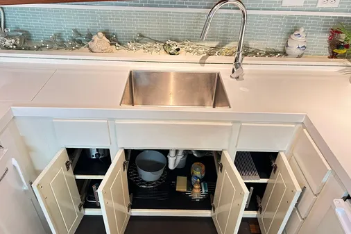 Hatteras 53 Motor Yacht Hard Top image