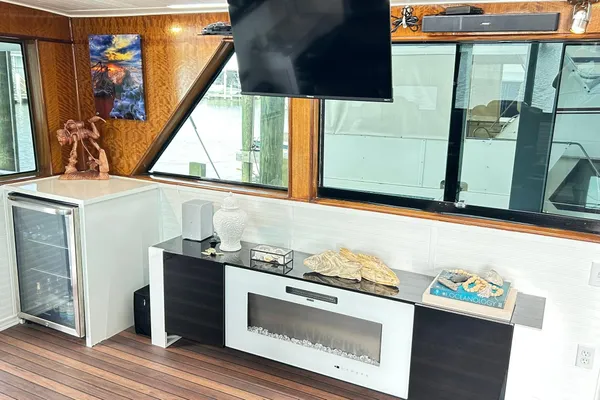 Hatteras 53 Motor Yacht Hard Top image