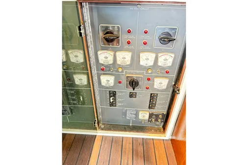 Hatteras 53 Motor Yacht Hard Top image