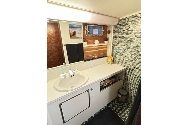 Hatteras 53 Motor Yacht Hard Top image