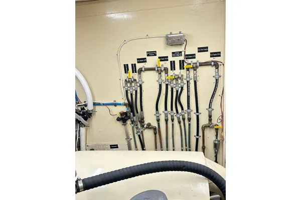 Hatteras 53 Motor Yacht Hard Top image