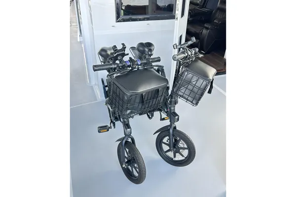 Hatteras 53 Motor Yacht Hard Top image