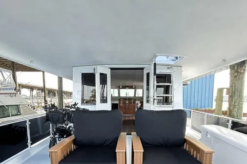 Hatteras 53 Motor Yacht Hard Top image