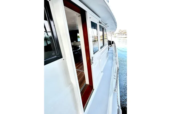 Hatteras 53 Motor Yacht Hard Top image