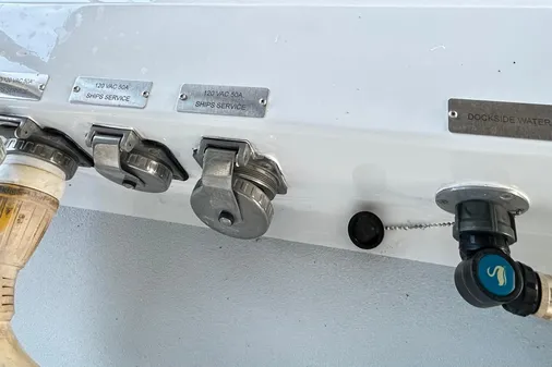 Hatteras 53 Motor Yacht Hard Top image