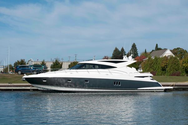 Riviera 5800 Sport Yacht - main image