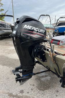 Tracker GRIZZLY-1648 image