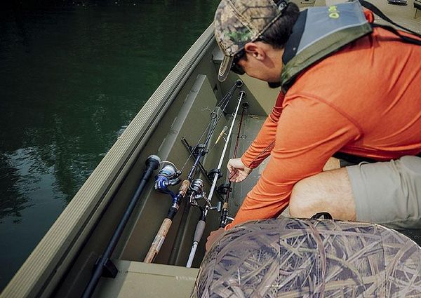 Lowe ROUGHNECK-2070 image