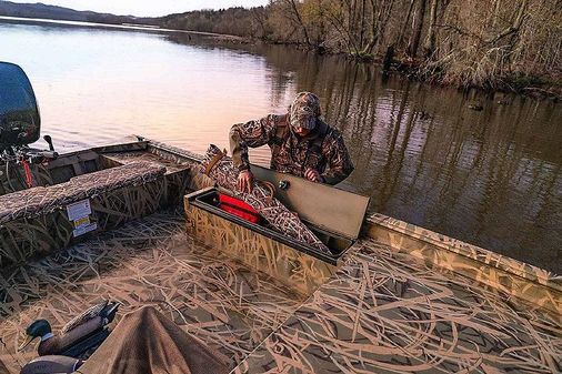 Lowe ROUGHNECK-2070 image