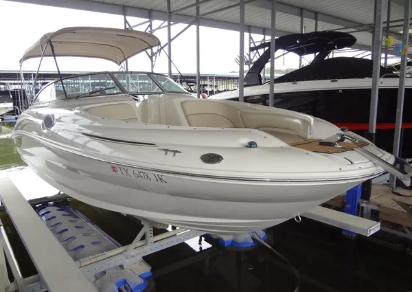 Sea Ray 240 Sundeck image