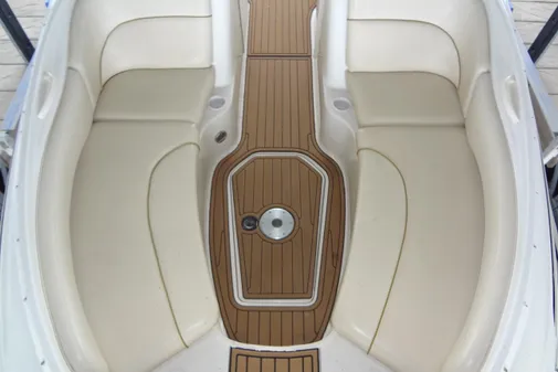 Sea Ray 240 Sundeck image