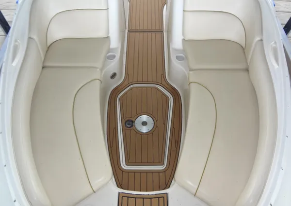 Sea Ray 240 Sundeck image
