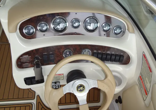 Sea Ray 240 Sundeck image