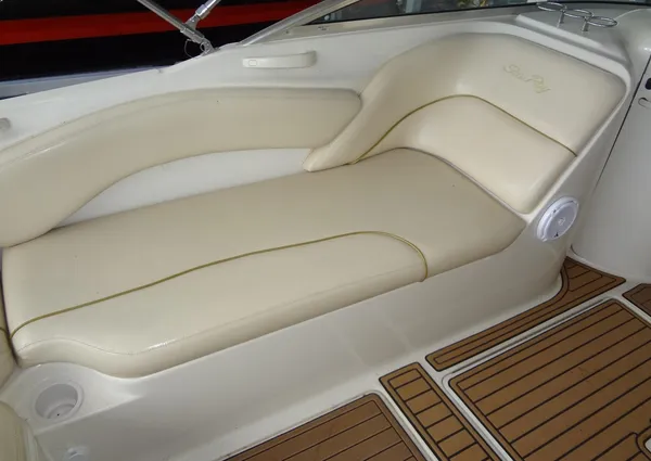 Sea Ray 240 Sundeck image