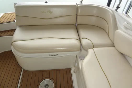 Sea Ray 240 Sundeck image