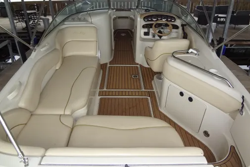 Sea Ray 240 Sundeck image
