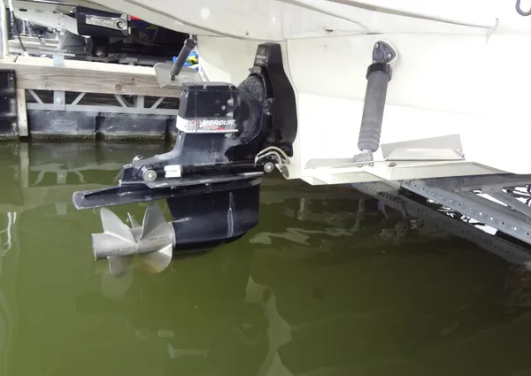 Sea Ray 240 Sundeck image