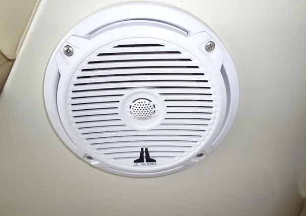 Sea Ray 240 Sundeck image