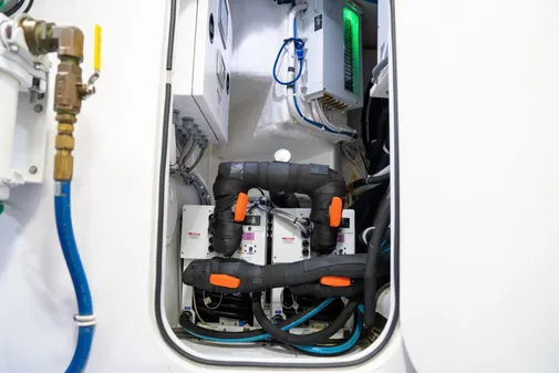 Viking 72 Convertible image