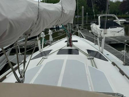 Hunter 33 image