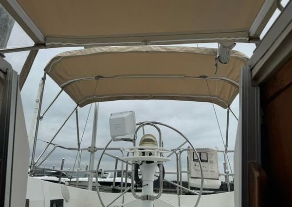 Hunter 33 image