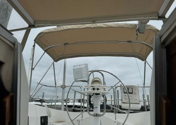 Hunter 33 image