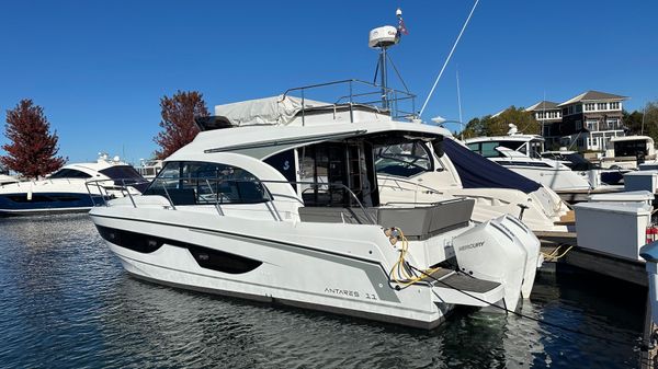 Beneteau Antares 11 OB FLY 