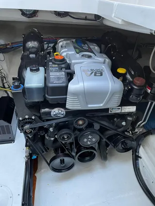 Cruisers Yachts 38 Express image