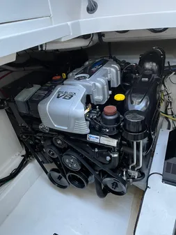 Cruisers Yachts 38 Express image